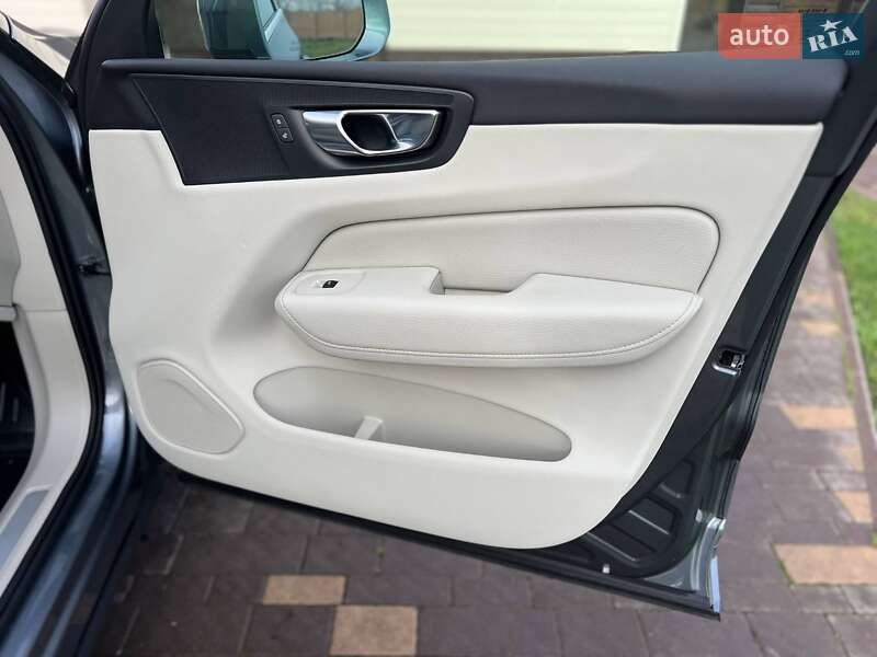 Позашляховик / Кросовер Volvo XC60 2021 в Івано-Франківську