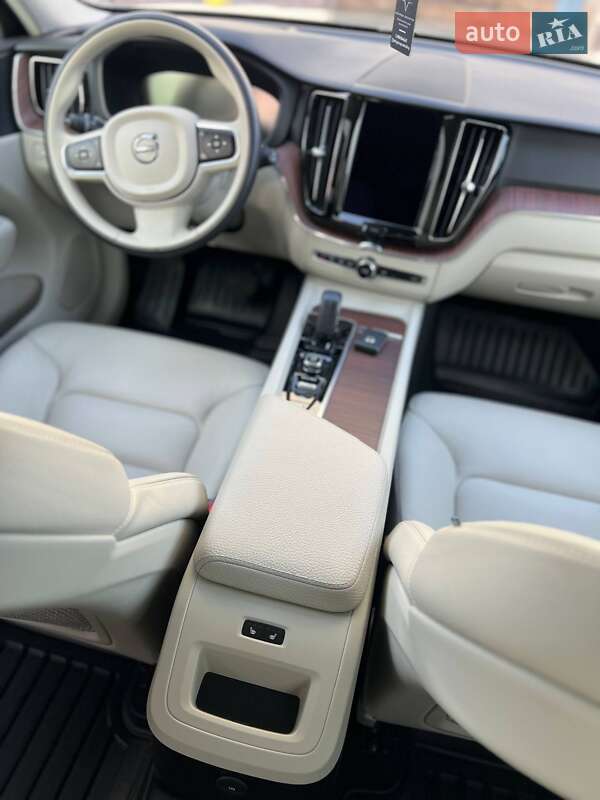 Позашляховик / Кросовер Volvo XC60 2021 в Івано-Франківську