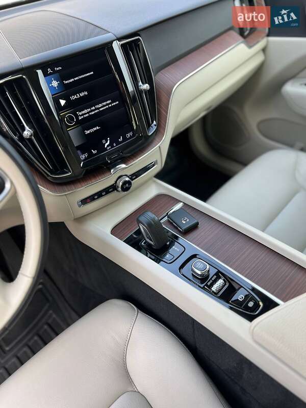 Позашляховик / Кросовер Volvo XC60 2021 в Івано-Франківську