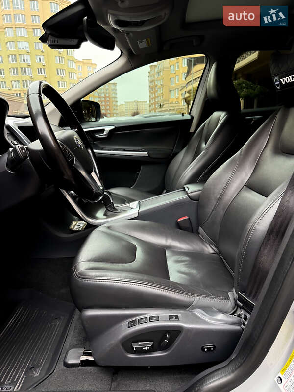 Внедорожник / Кроссовер Volvo XC60 2015 в Киеве