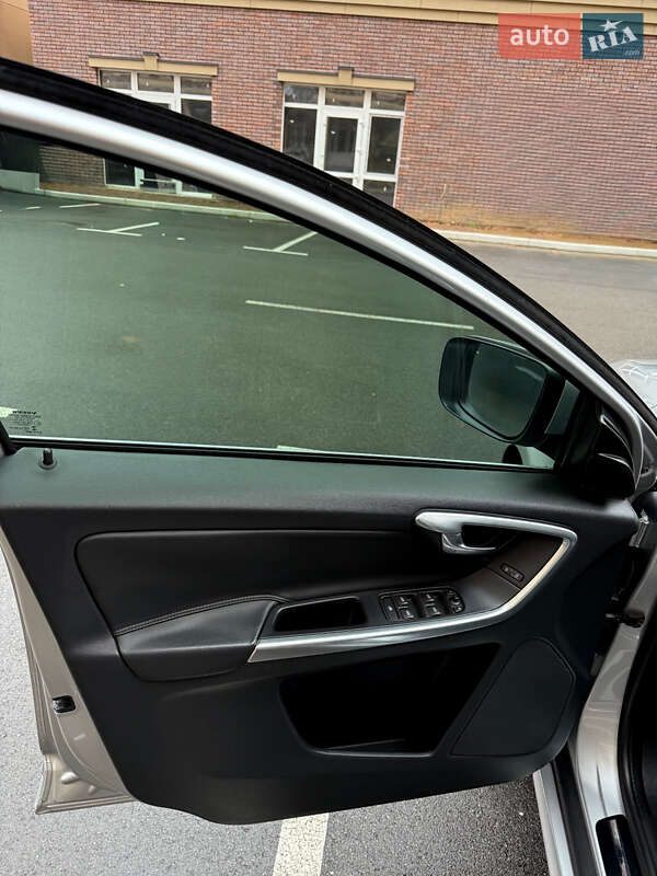 Внедорожник / Кроссовер Volvo XC60 2015 в Киеве