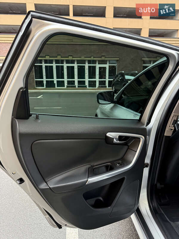 Внедорожник / Кроссовер Volvo XC60 2015 в Киеве