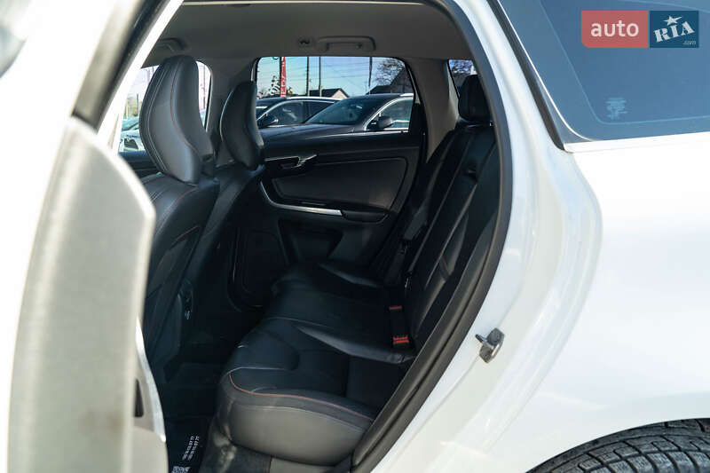 Позашляховик / Кросовер Volvo XC60 2014 в Чернівцях