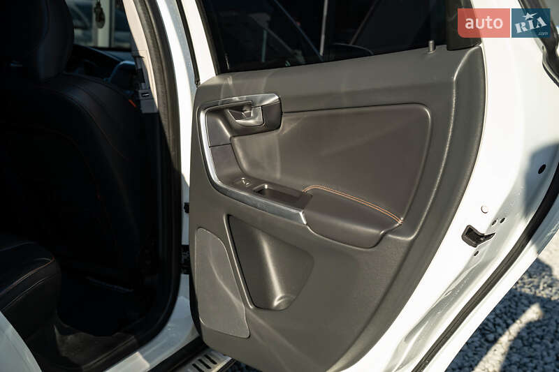 Позашляховик / Кросовер Volvo XC60 2014 в Чернівцях