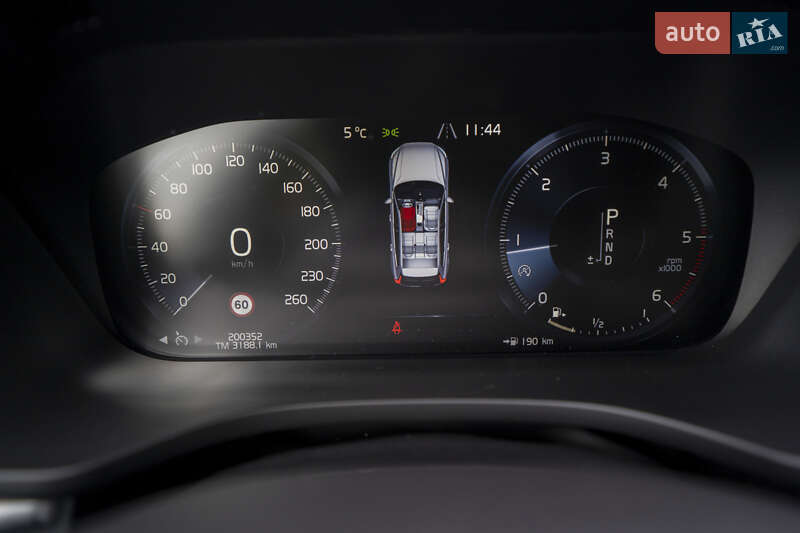 Внедорожник / Кроссовер Volvo XC60 2018 в Киеве