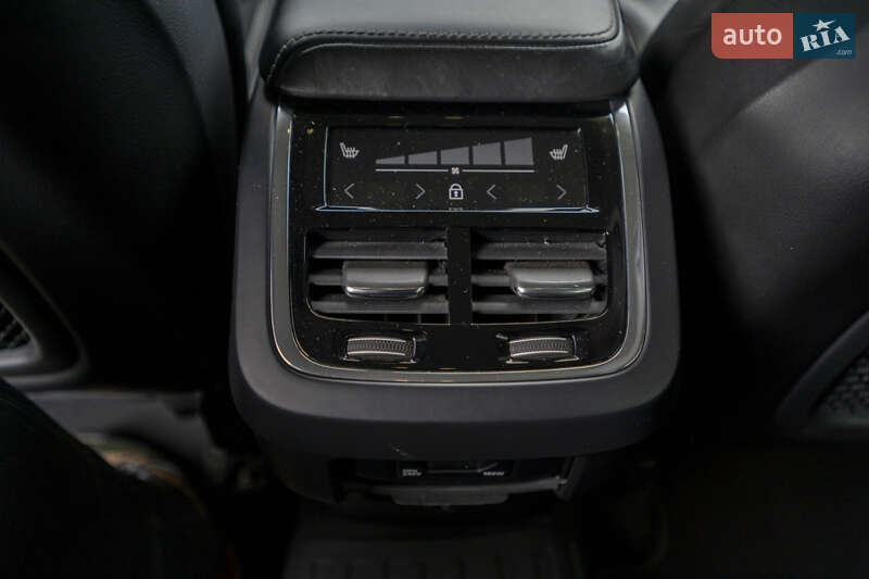 Внедорожник / Кроссовер Volvo XC60 2018 в Киеве