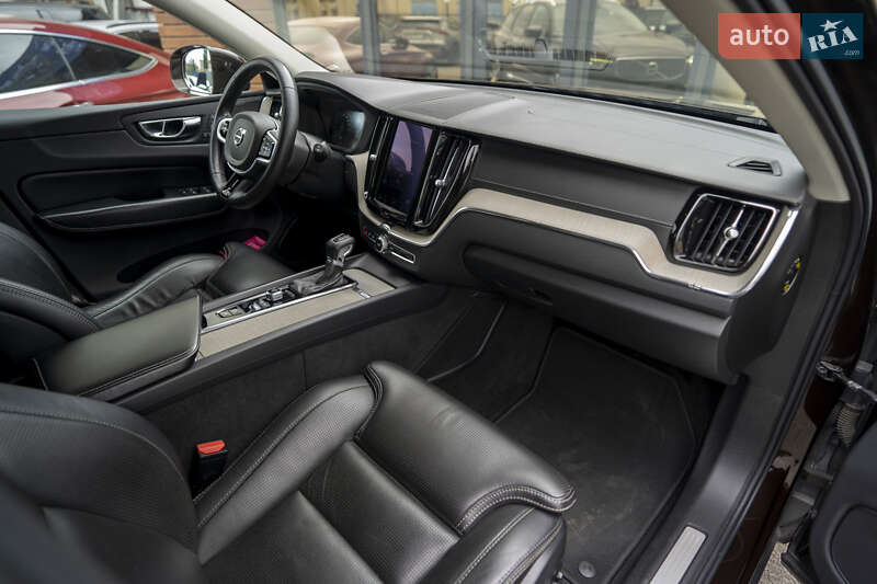 Внедорожник / Кроссовер Volvo XC60 2018 в Киеве