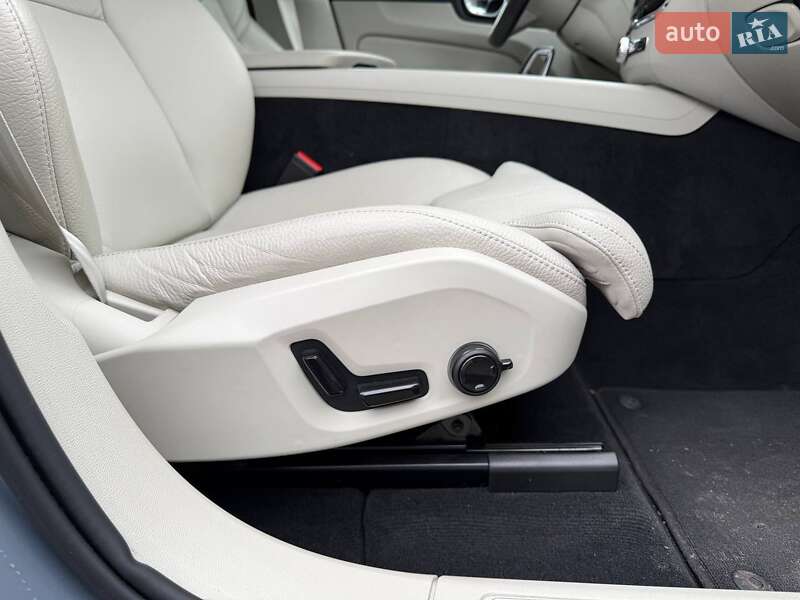 Внедорожник / Кроссовер Volvo XC60 2023 в Полтаве