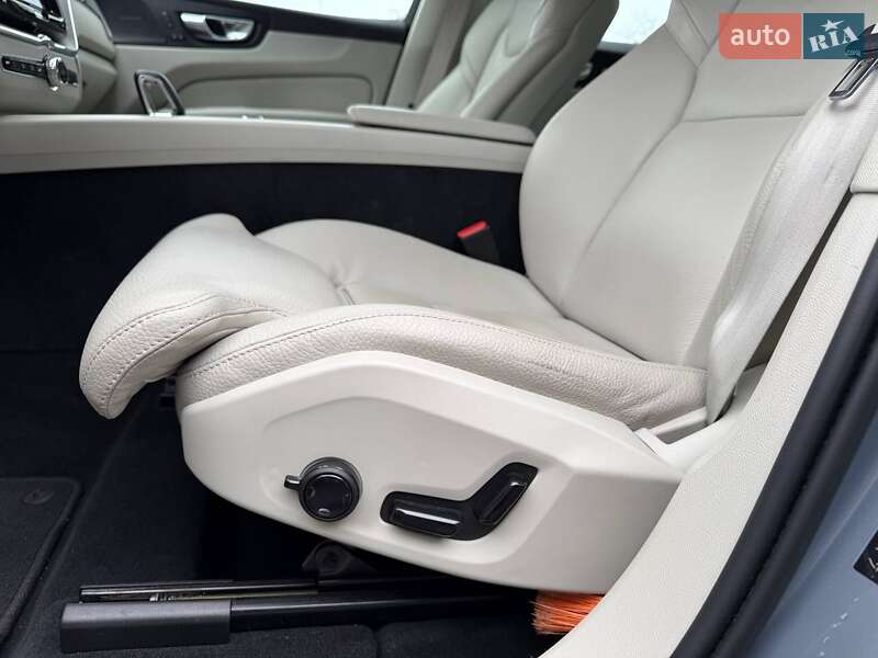 Внедорожник / Кроссовер Volvo XC60 2023 в Полтаве