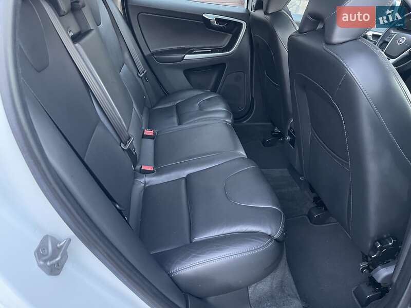 Внедорожник / Кроссовер Volvo XC60 2016 в Луцке фото 3 Внедорожник / Кроссовер Volvo XC60 2016 в Луцке