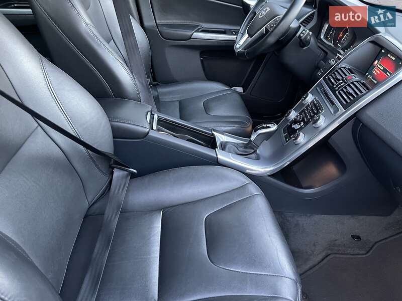Внедорожник / Кроссовер Volvo XC60 2016 в Луцке фото 2 Внедорожник / Кроссовер Volvo XC60 2016 в Луцке