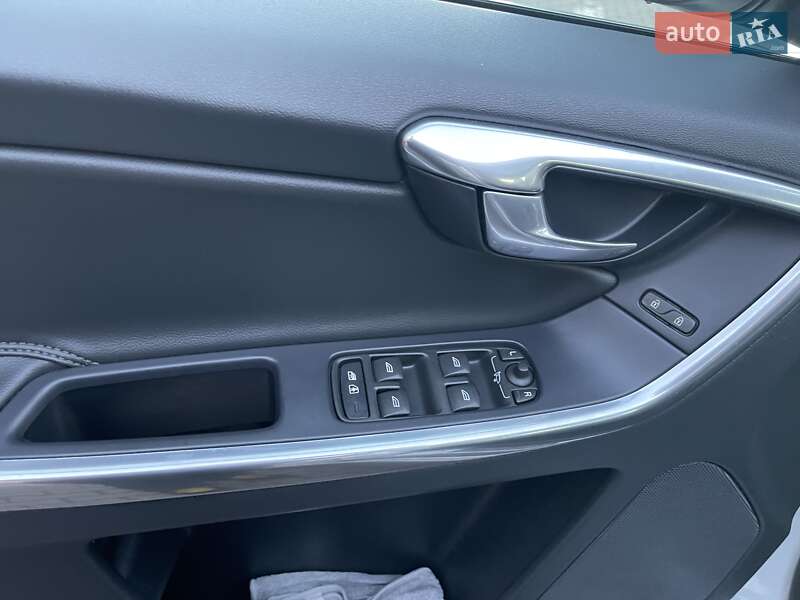 Внедорожник / Кроссовер Volvo XC60 2016 в Луцке фото 12 Внедорожник / Кроссовер Volvo XC60 2016 в Луцке