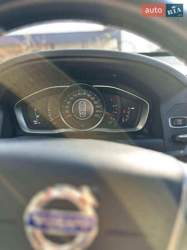 Позашляховик / Кросовер Volvo XC60 2015 в Чернівцях