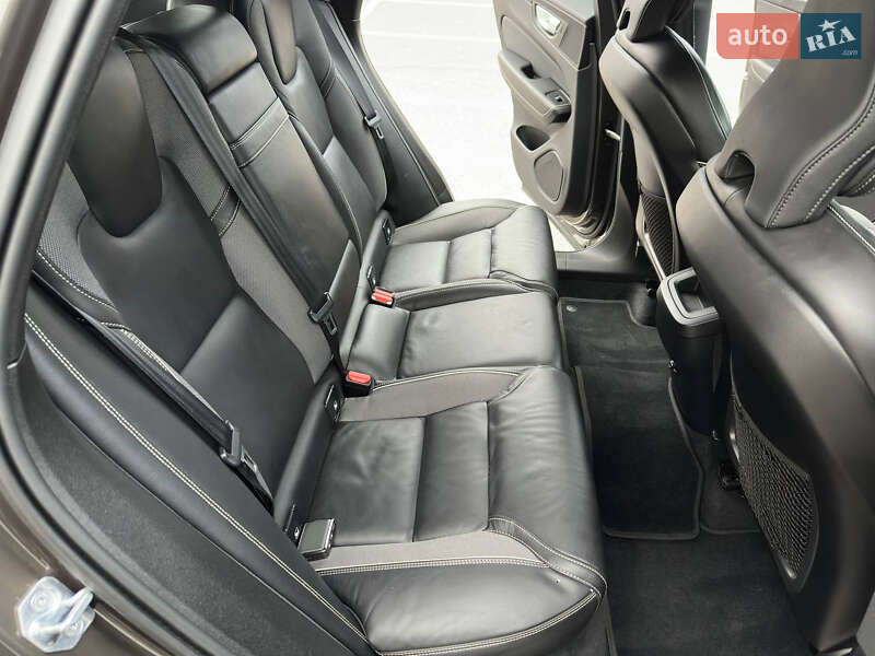 Внедорожник / Кроссовер Volvo XC60 2020 в Киеве