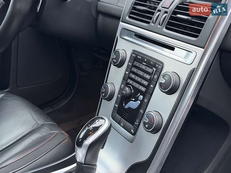 Позашляховик / Кросовер Volvo XC60 2016 в Києві