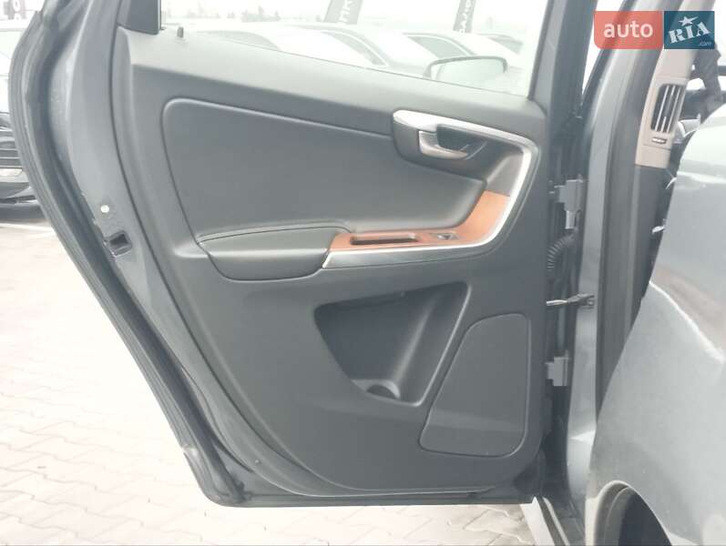 Внедорожник / Кроссовер Volvo XC60 2016 в Киеве фото 51 Внедорожник / Кроссовер Volvo XC60 2016 в Киеве