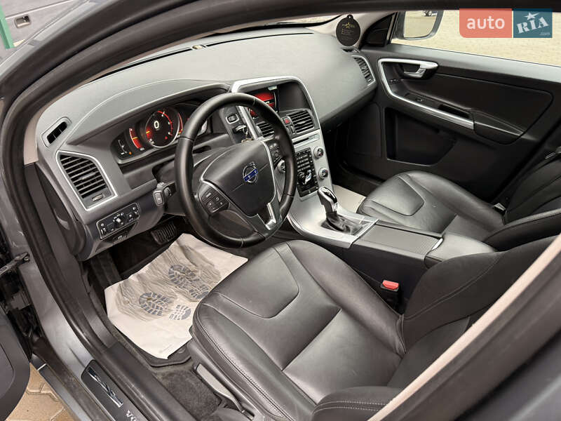 Внедорожник / Кроссовер Volvo XC60 2017 в Ивано-Франковске фото 39 Внедорожник / Кроссовер Volvo XC60 2017 в Ивано-Франковске