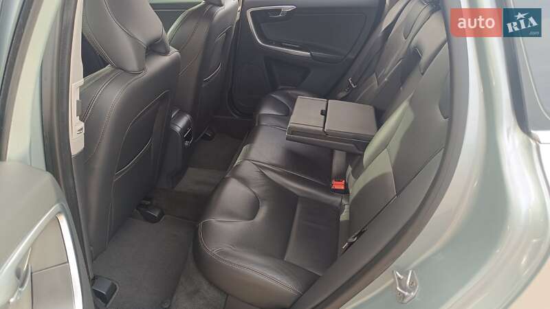 Позашляховик / Кросовер Volvo XC60 2015 в Києві