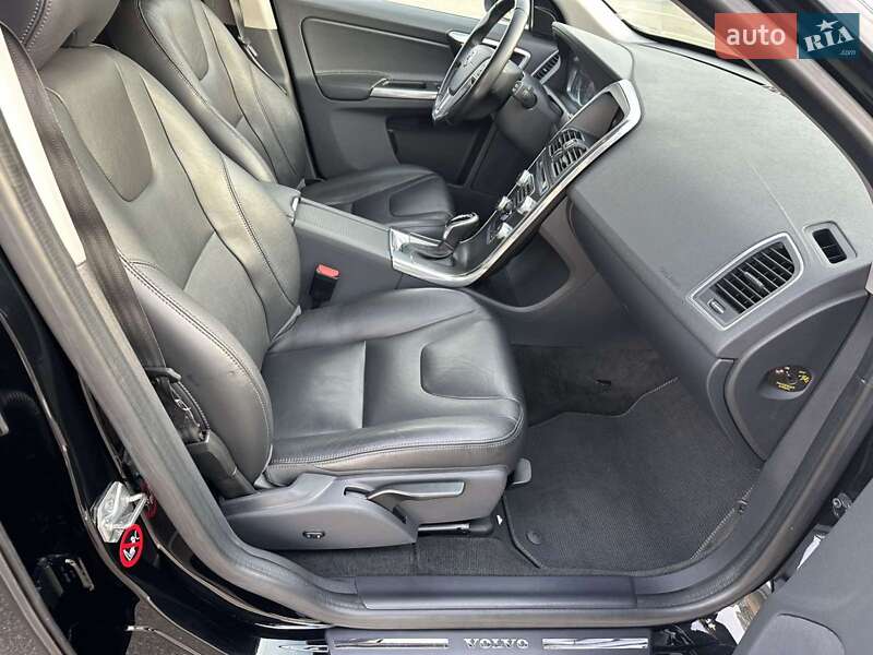 Позашляховик / Кросовер Volvo XC60 2016 в Києві