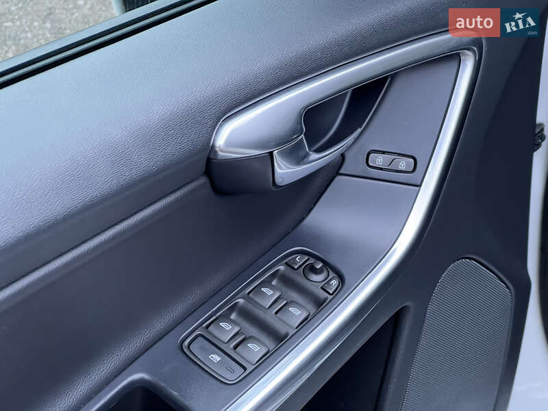 Позашляховик / Кросовер Volvo XC60 2016 в Рівному