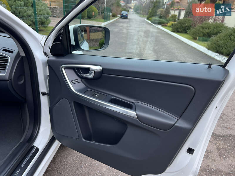 Позашляховик / Кросовер Volvo XC60 2016 в Рівному