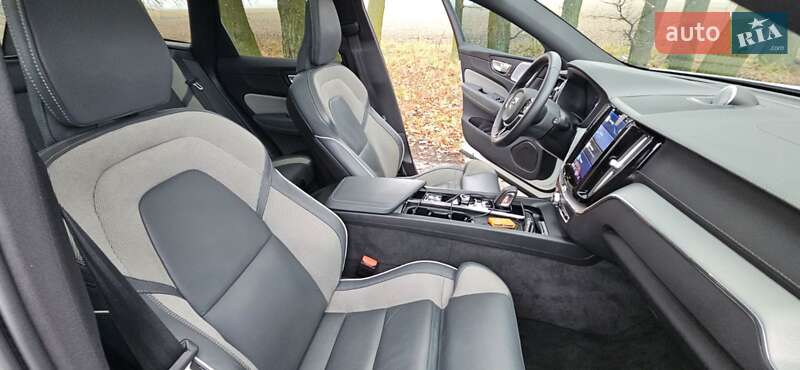Внедорожник / Кроссовер Volvo XC60 2022 в Киеве