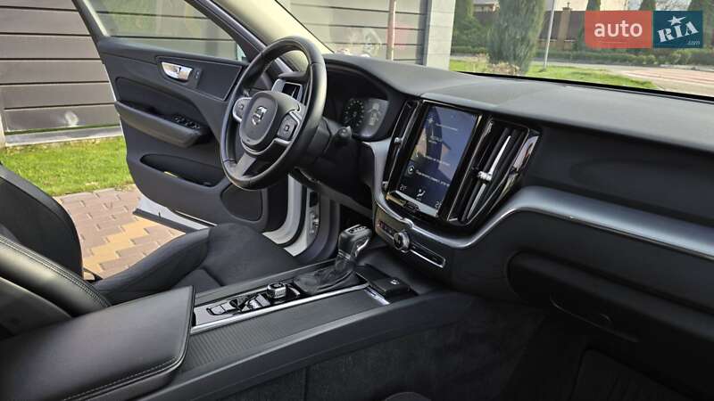 Внедорожник / Кроссовер Volvo XC60 2019 в Киеве