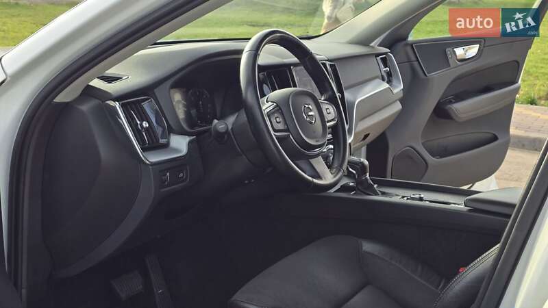 Внедорожник / Кроссовер Volvo XC60 2019 в Киеве