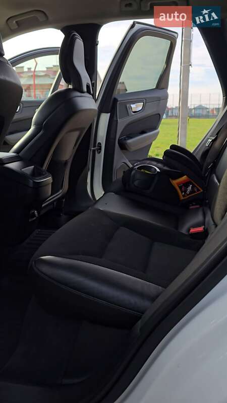 Внедорожник / Кроссовер Volvo XC60 2019 в Киеве