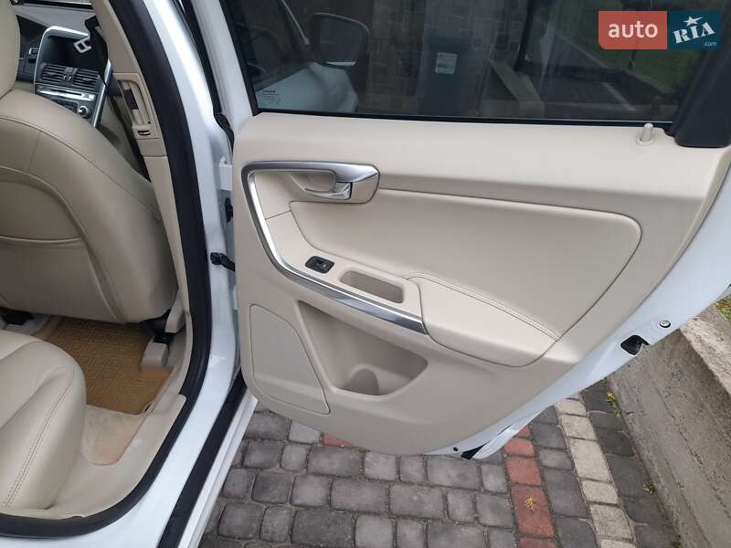 Позашляховик / Кросовер Volvo XC60 2016 в Львові