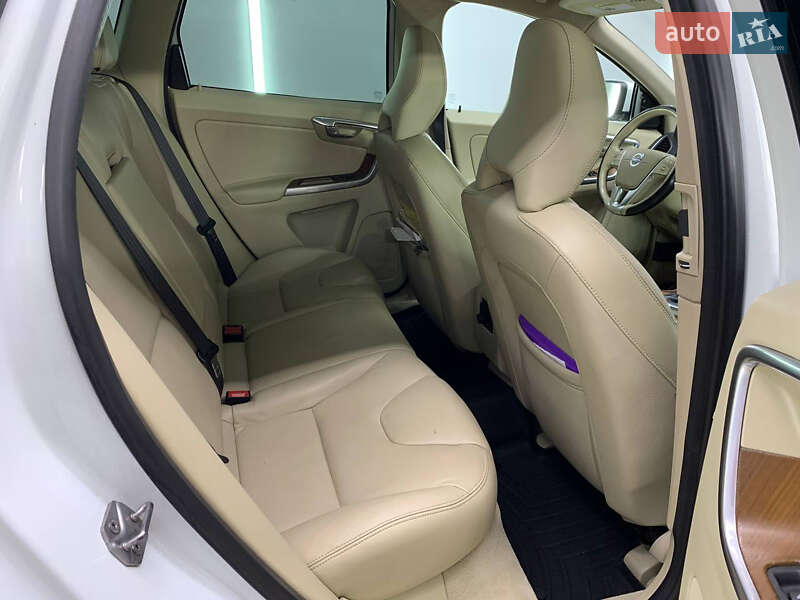 Позашляховик / Кросовер Volvo XC60 2015 в Києві фото 10 Позашляховик / Кросовер Volvo XC60 2015 в Києві
