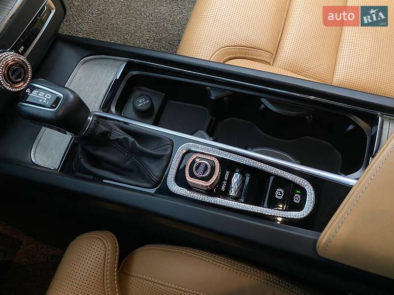 Внедорожник / Кроссовер Volvo XC60 2019 в Львове