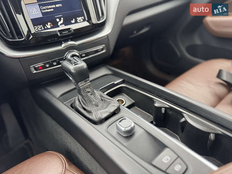 Позашляховик / Кросовер Volvo XC60 2017 в Новояворівську