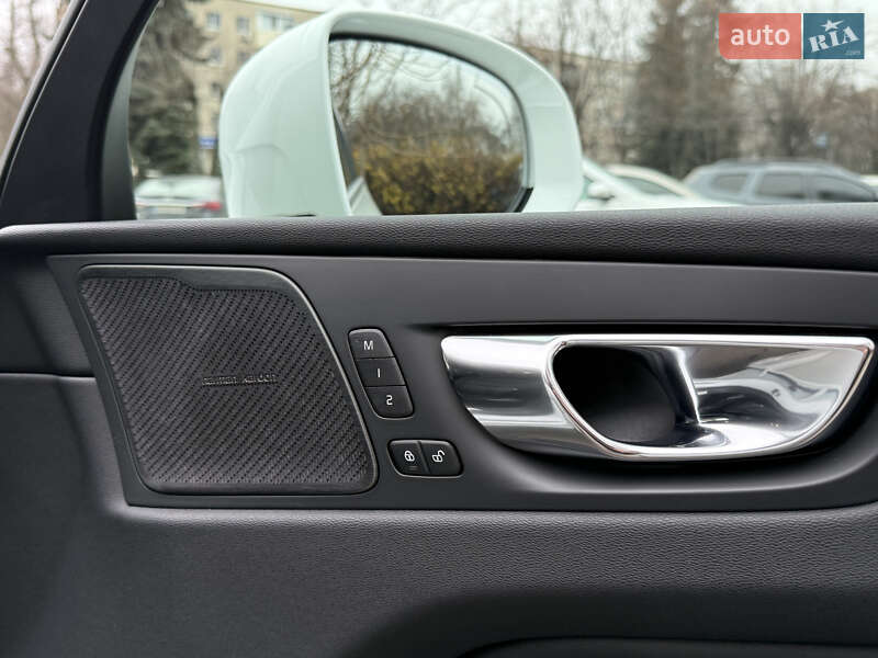 Внедорожник / Кроссовер Volvo XC60 2018 в Днепре фото 16 Внедорожник / Кроссовер Volvo XC60 2018 в Днепре