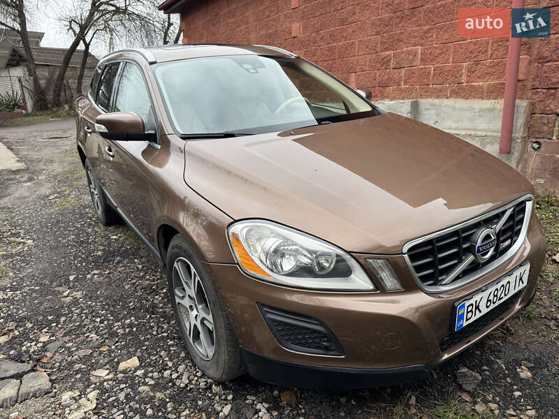 Позашляховик / Кросовер Volvo XC60 2010 в Рівному