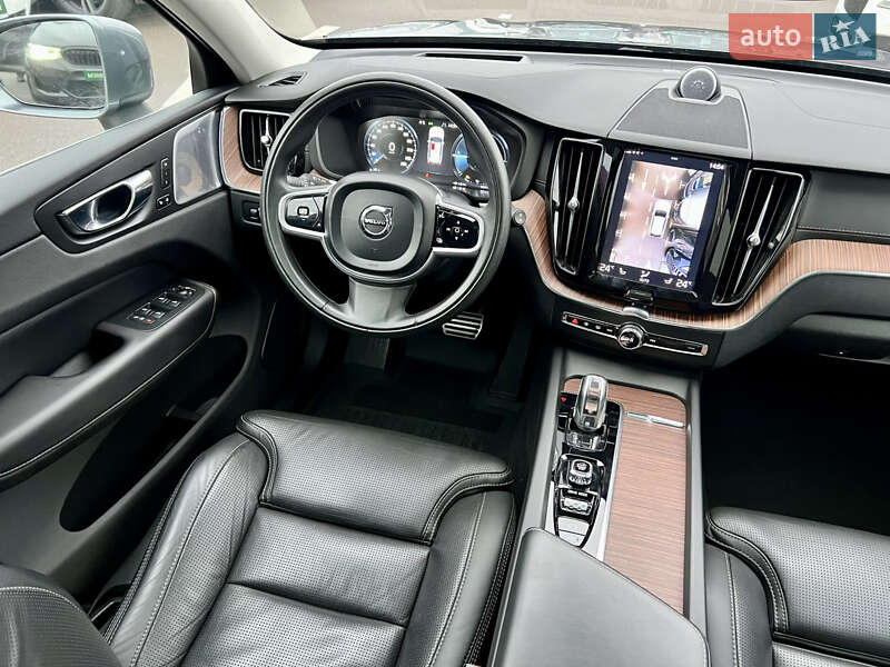 Внедорожник / Кроссовер Volvo XC60 2019 в Киеве