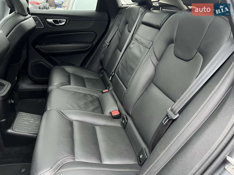 Внедорожник / Кроссовер Volvo XC60 2019 в Киеве