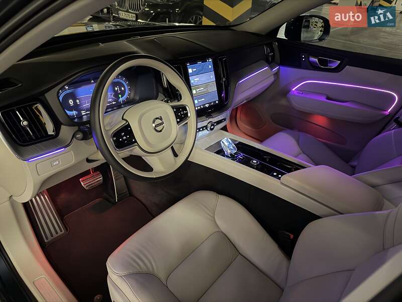Внедорожник / Кроссовер Volvo XC60 2023 в Киеве