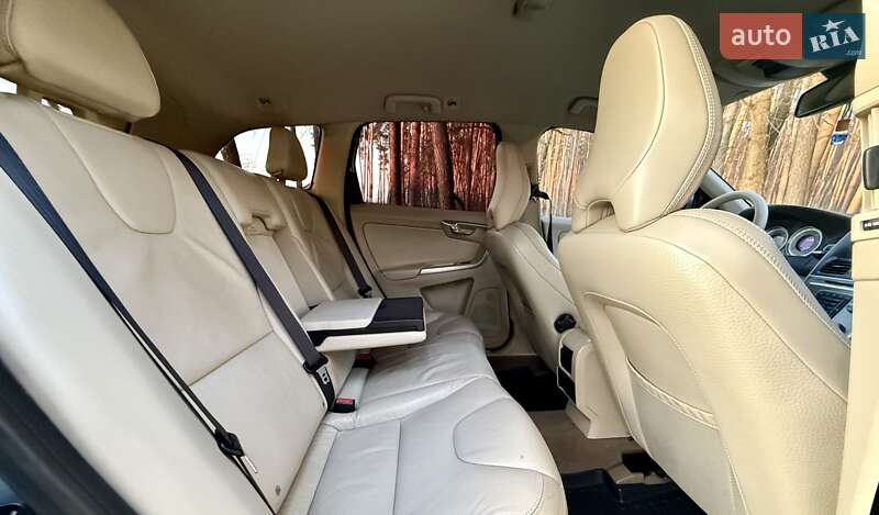 Внедорожник / Кроссовер Volvo XC60 2012 в Киеве