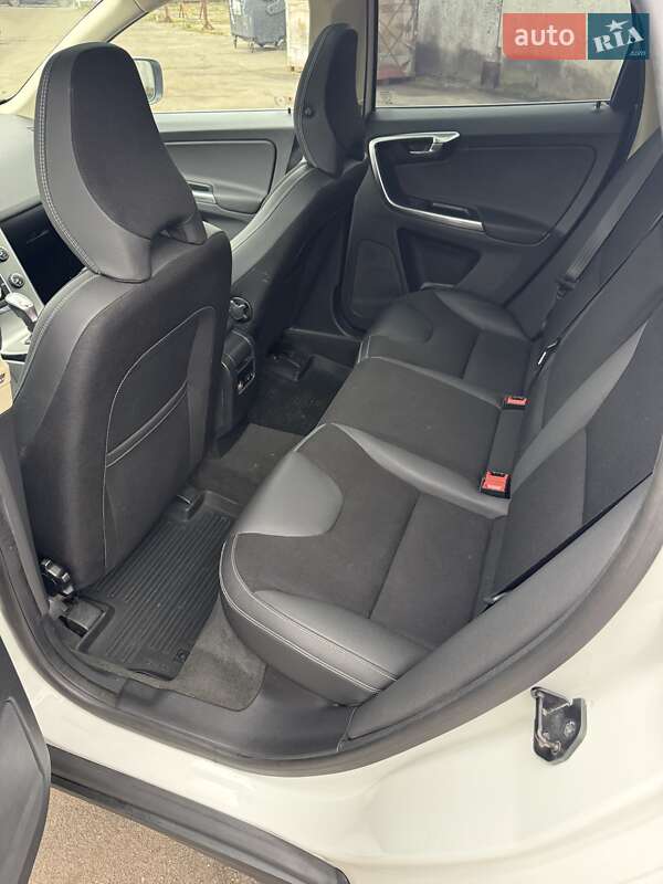 Позашляховик / Кросовер Volvo XC60 2012 в Києві