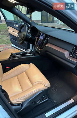 Внедорожник / Кроссовер Volvo XC60 2022 в Киеве