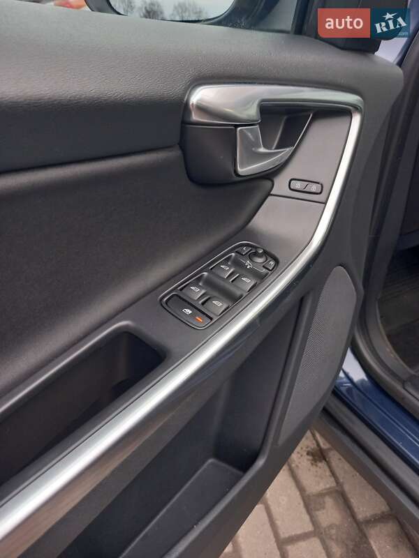 Позашляховик / Кросовер Volvo XC60 2011 в Полтаві фото 17 Позашляховик / Кросовер Volvo XC60 2011 в Полтаві