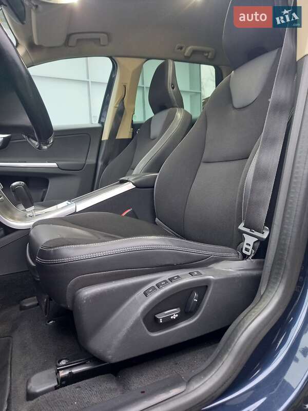 Позашляховик / Кросовер Volvo XC60 2011 в Полтаві фото 18 Позашляховик / Кросовер Volvo XC60 2011 в Полтаві