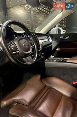 Внедорожник / Кроссовер Volvo XC60 2019 в Луцке