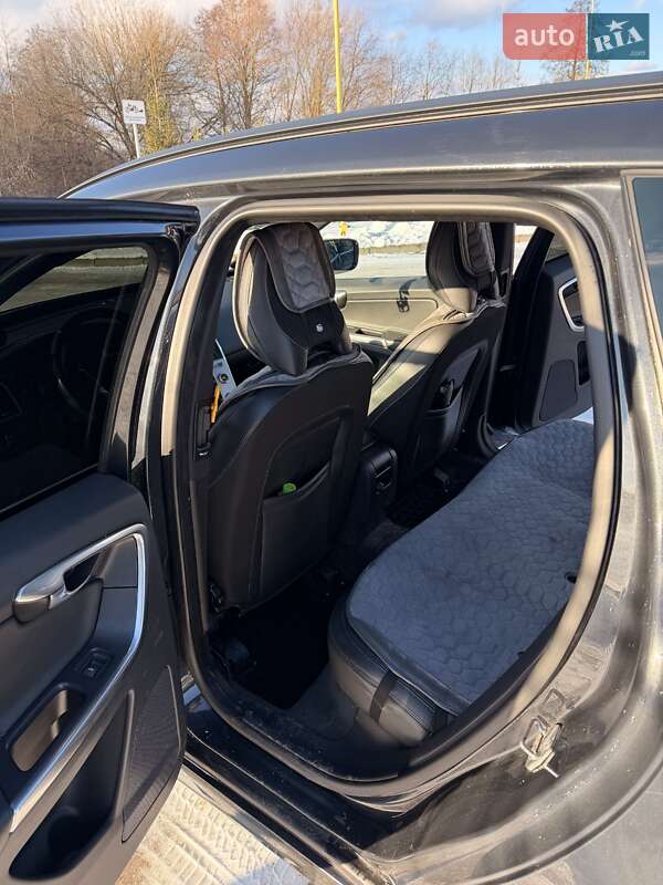 Внедорожник / Кроссовер Volvo XC60 2016 в Бродах