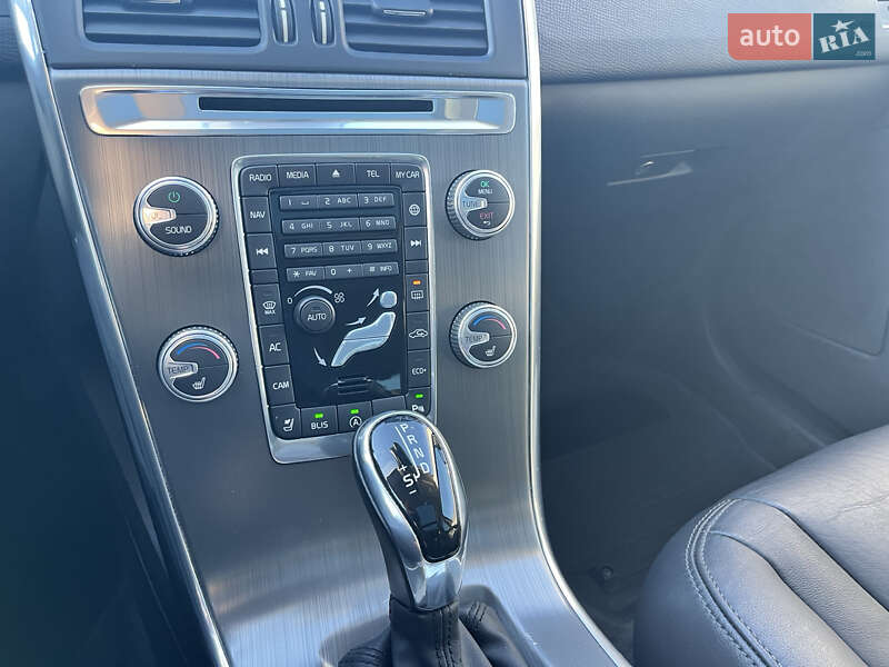 Внедорожник / Кроссовер Volvo XC60 2016 в Василькове