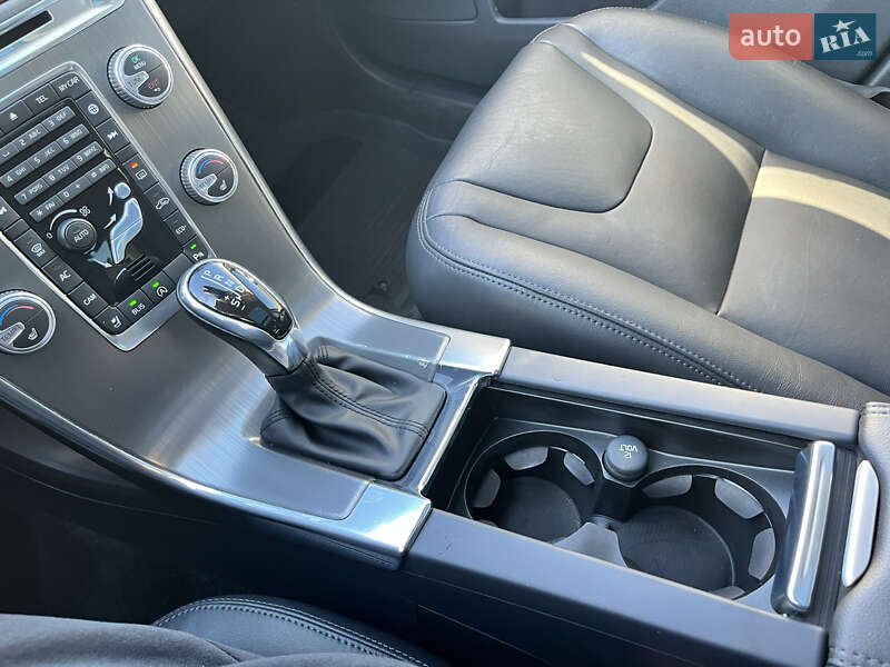 Внедорожник / Кроссовер Volvo XC60 2016 в Василькове