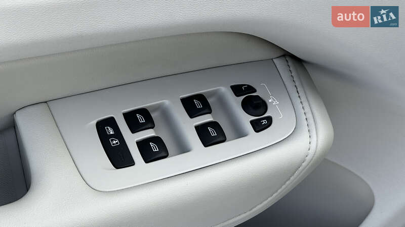 Внедорожник / Кроссовер Volvo XC60 2024 в Киеве