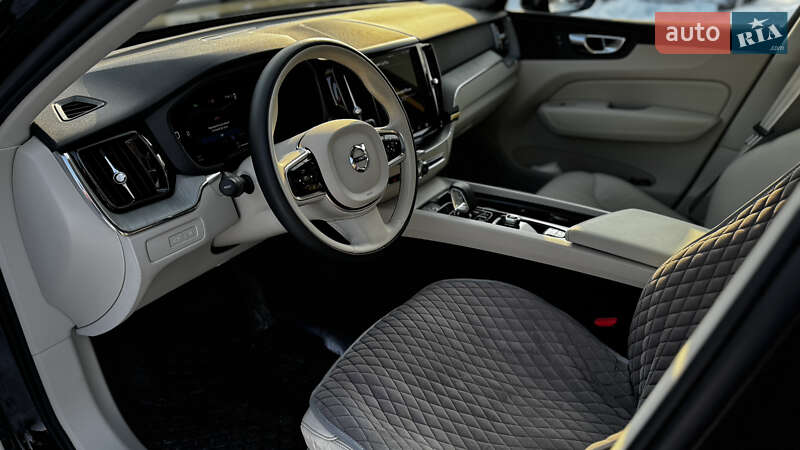 Внедорожник / Кроссовер Volvo XC60 2024 в Киеве