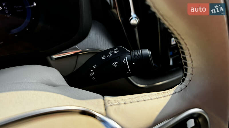 Внедорожник / Кроссовер Volvo XC60 2024 в Киеве